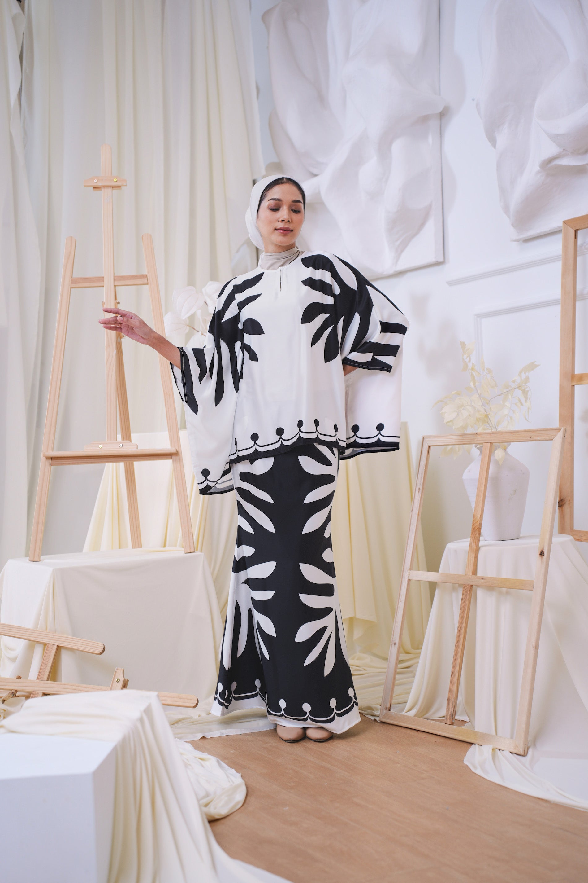 The Canvas Collection Women Saloma Kaftan Set Black & White Ivy Print