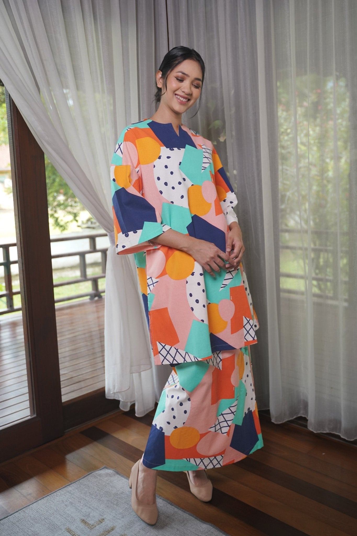 At The Market Collection Women Long Kurung Blouse Fruit Punch Print - Umbi