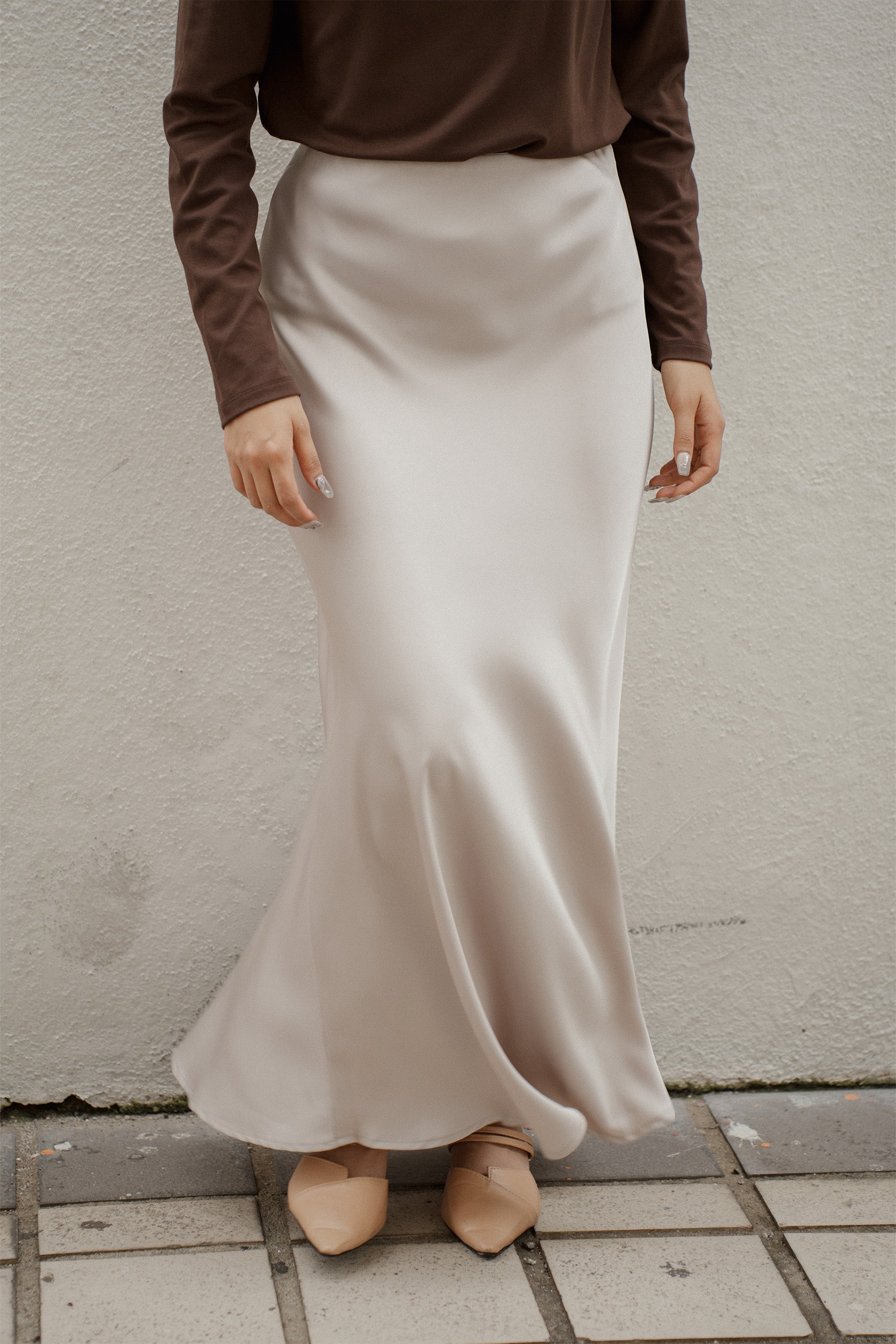 The City Breeze Satin Maxi Skirt Light Khaki