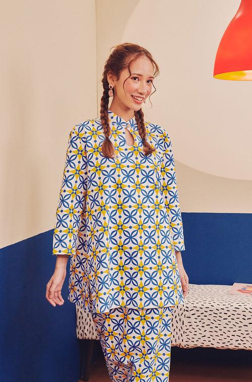 Women Mandarin Collar Kurung Blouse Popcorn Print