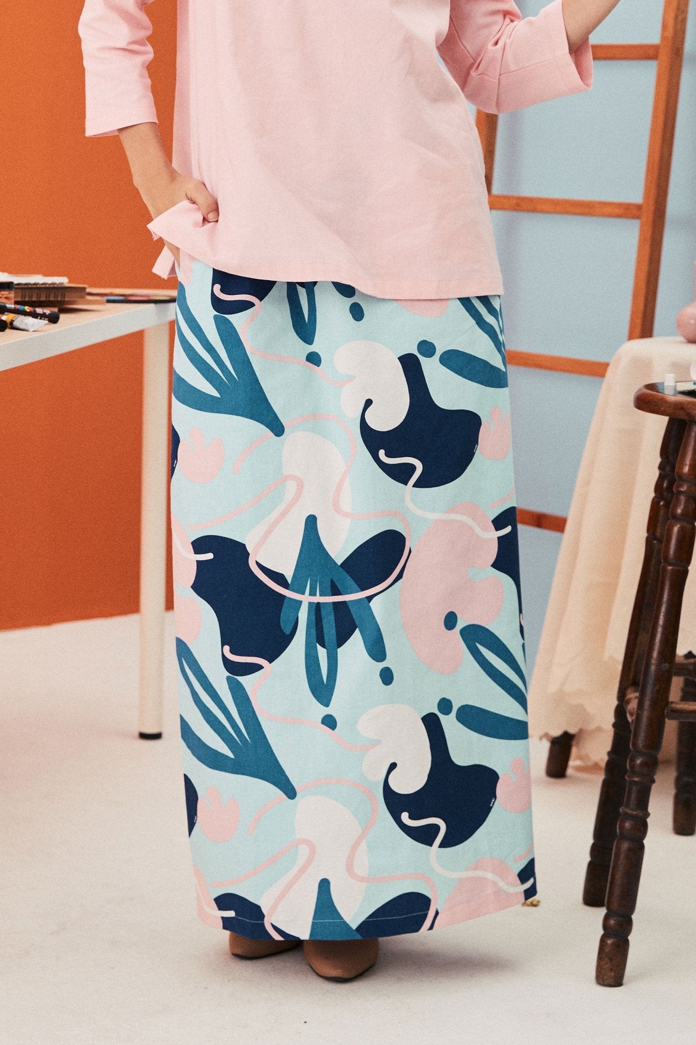 The Arte Women Folded Skirt Monet Print - Umbi