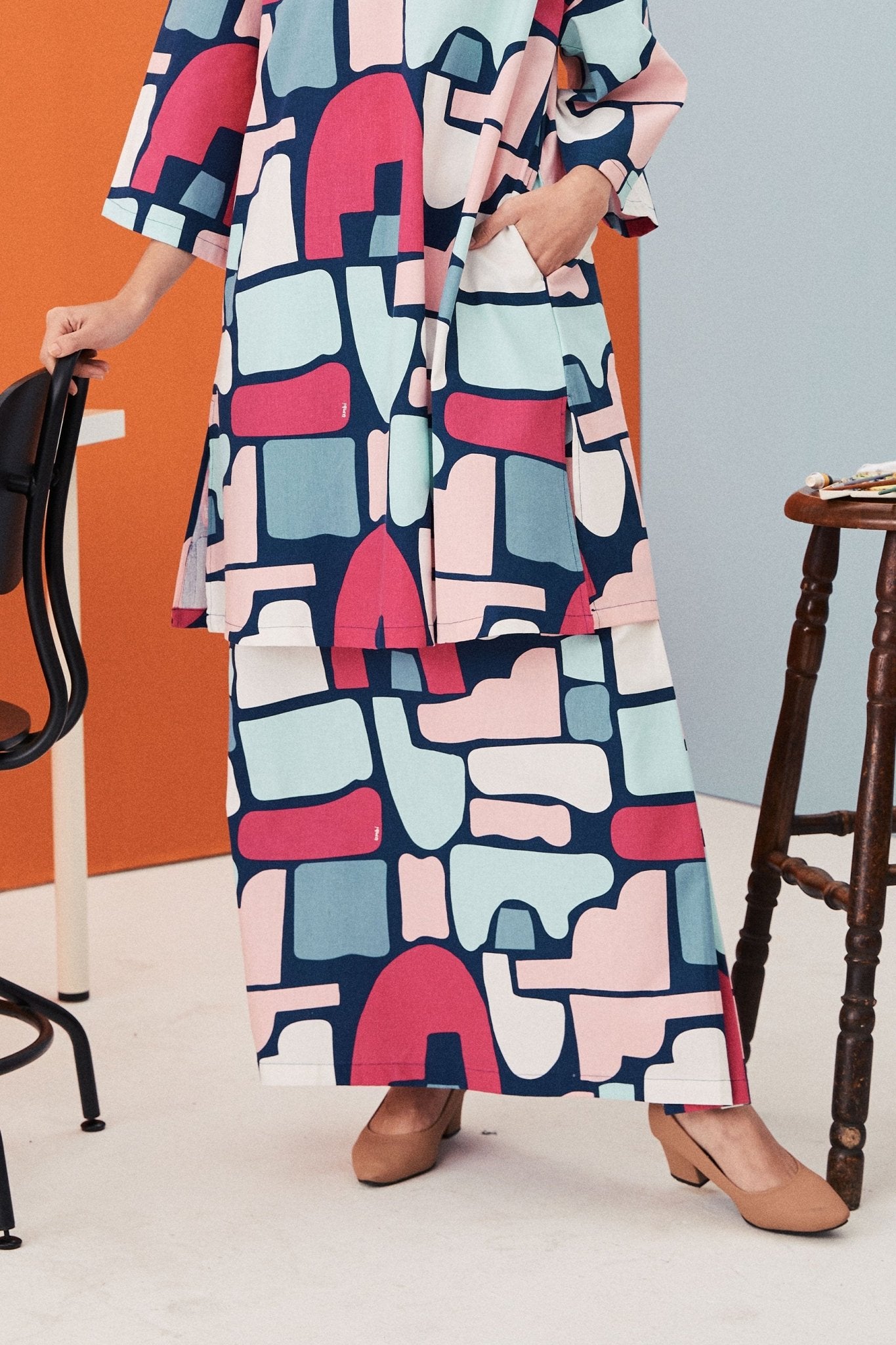 The Arte Women Folded Skirt Picasso Print - Umbi