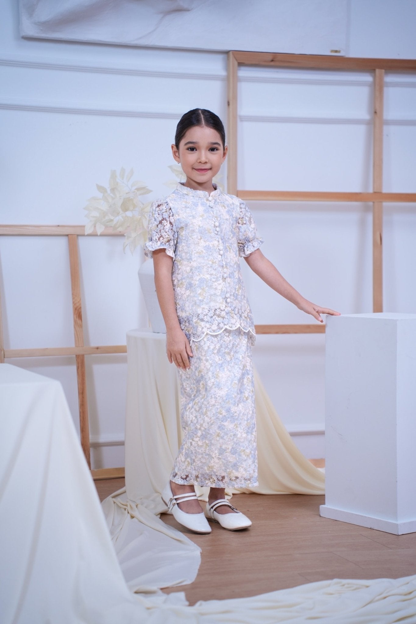 The Canvas Collection Girl Alisa Kurung Set Blue Floral Lace - Umbi