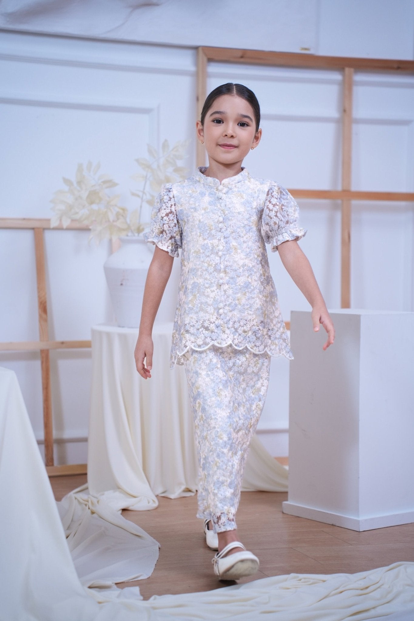 The Canvas Collection Girl Alisa Kurung Set Blue Floral Lace - Umbi