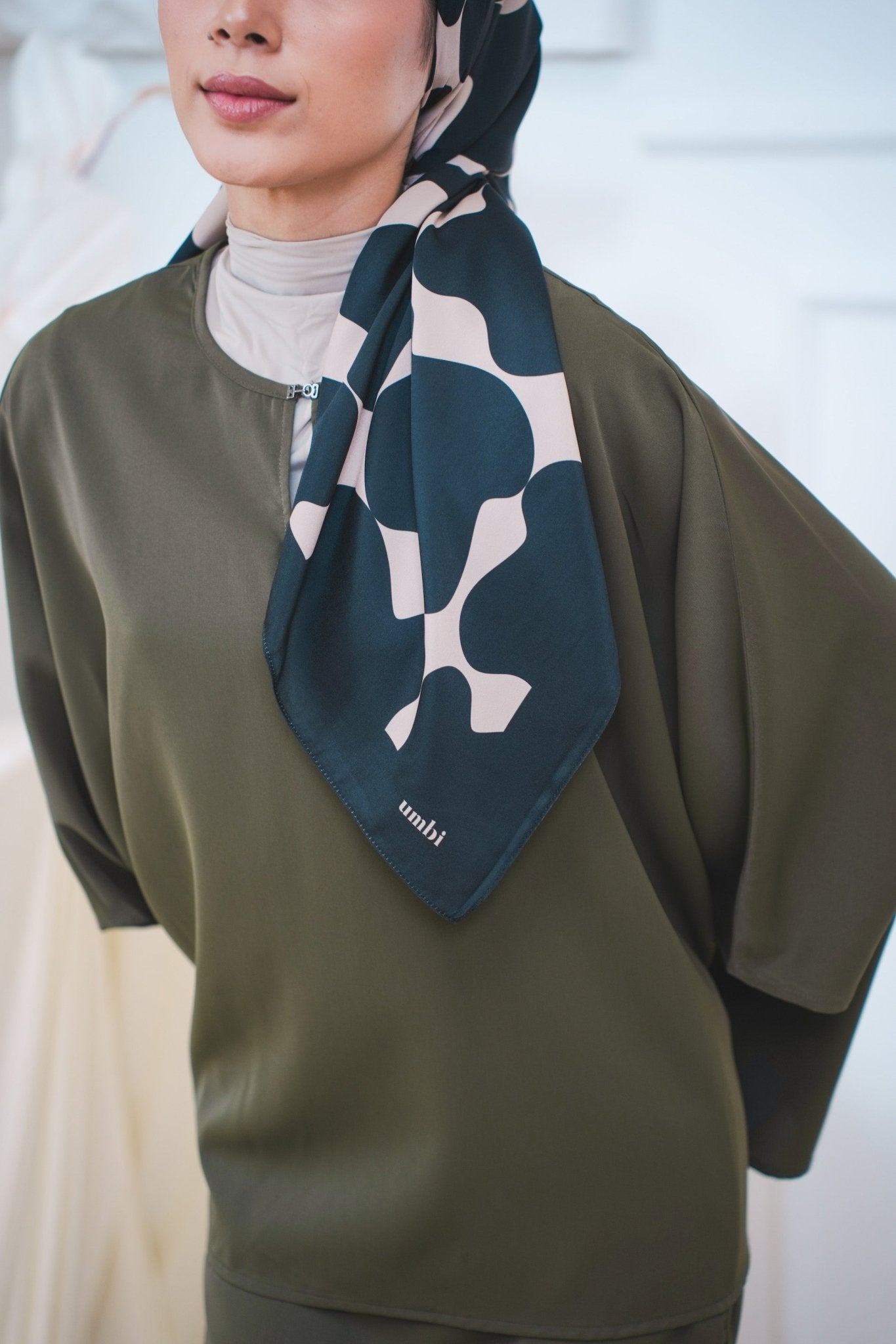 The Canvas Collection Square Scarf Black & Beige Checked Print - Umbi