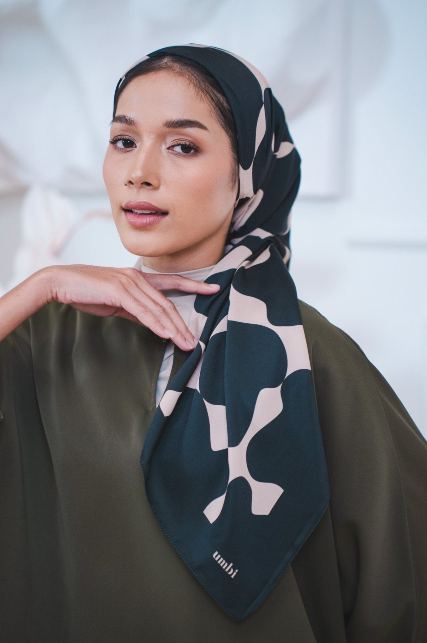 The Canvas Collection Square Scarf Black & Beige Checked Print - Umbi