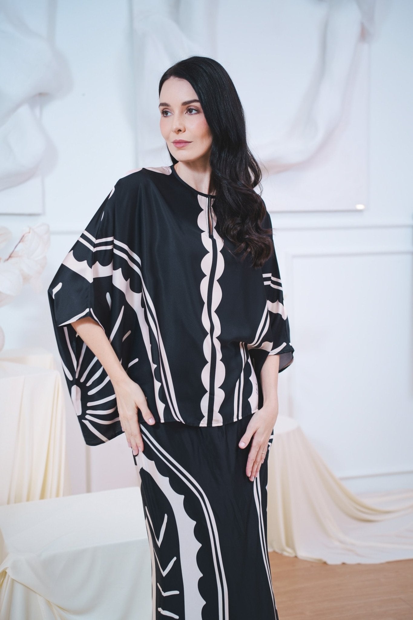 The Canvas Collection Women Saloma Kaftan Set Black Matahari Print - Umbi