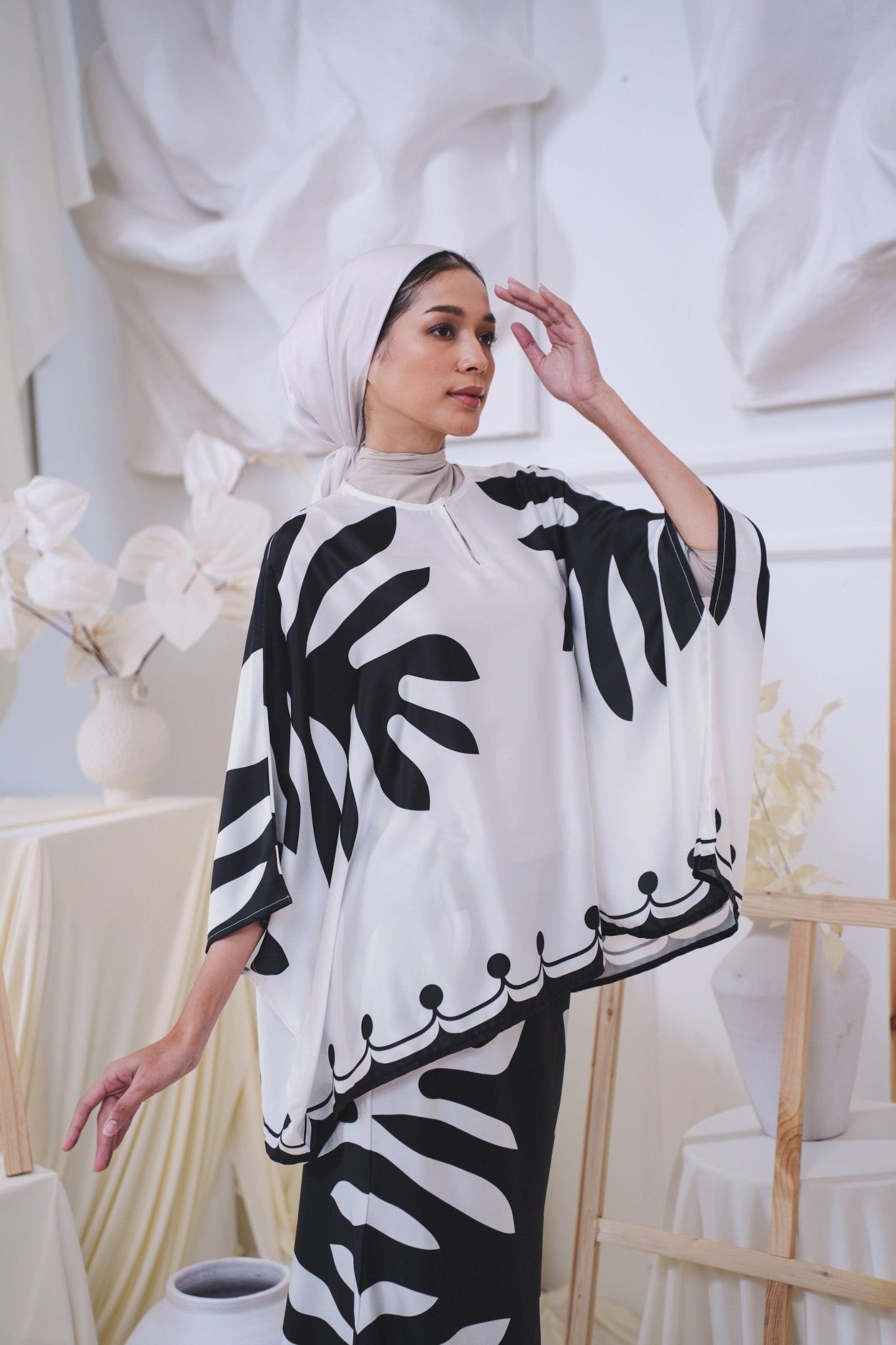 The Canvas Collection Women Saloma Kaftan Set Black & White Ivy Print - Umbi