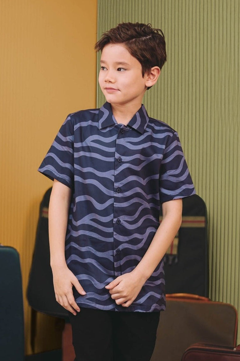 The Early Check - in Collection Boy Hawaii Shirt in Ombak Print - Umbi