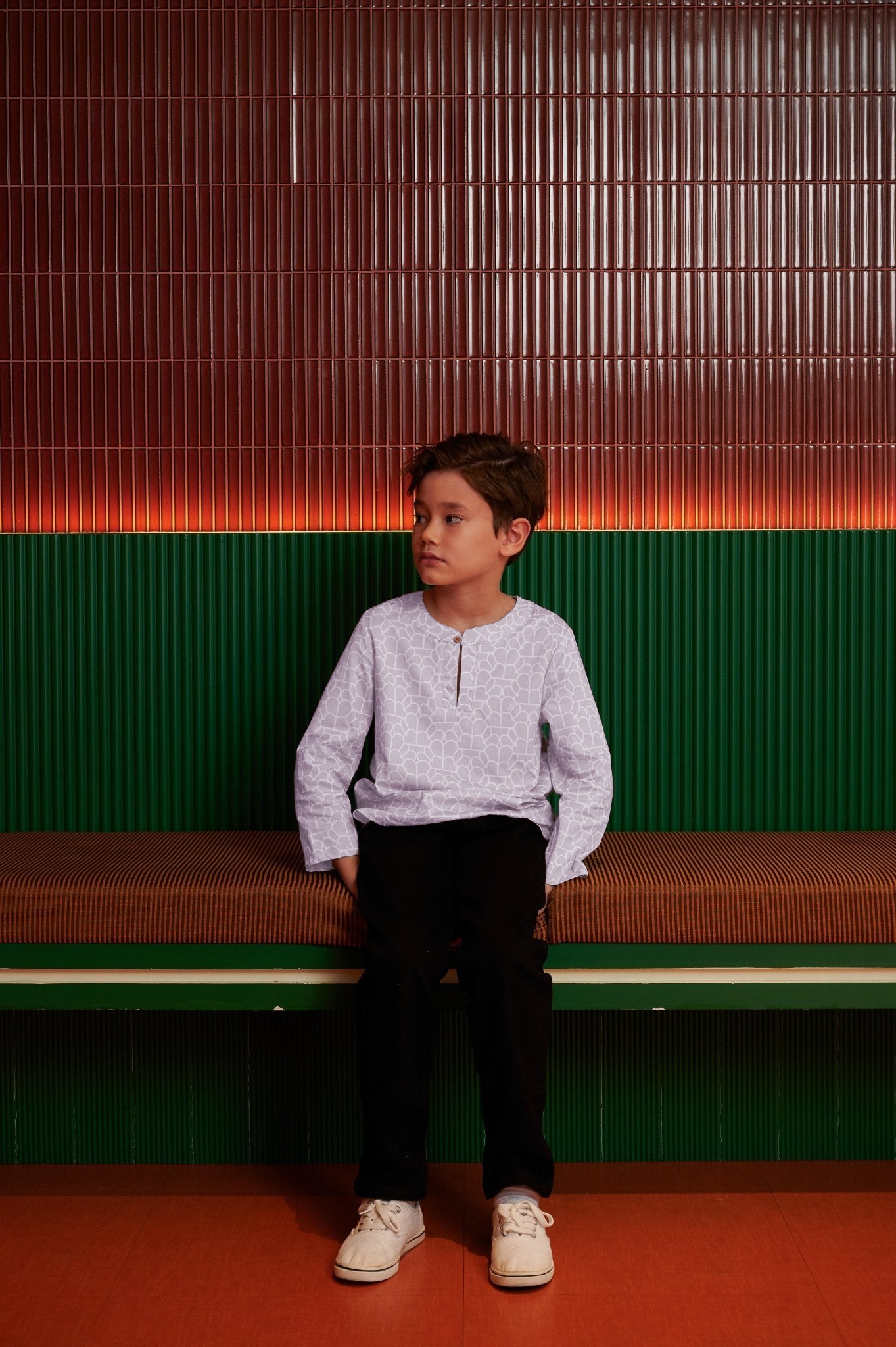 The Early Check - in Collection Boy Teluk Belanga in Ballroom Print - Umbi