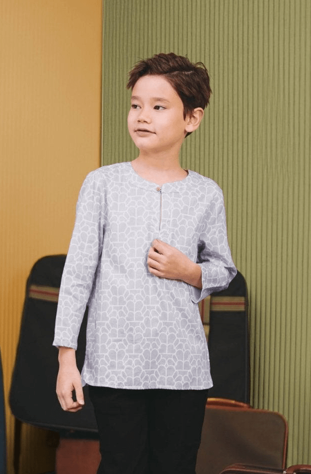 The Early Check - in Collection Boy Teluk Belanga in Ballroom Print - Umbi