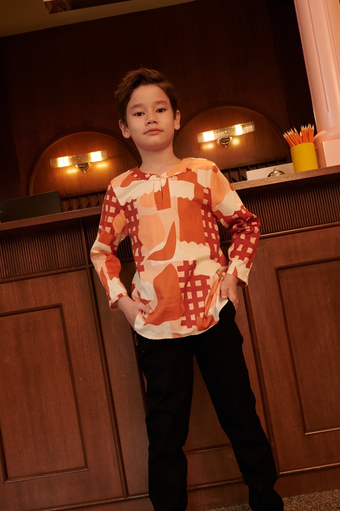 The Early Check - in Collection Boy Teluk Belanga in Cranberry Print - Umbi