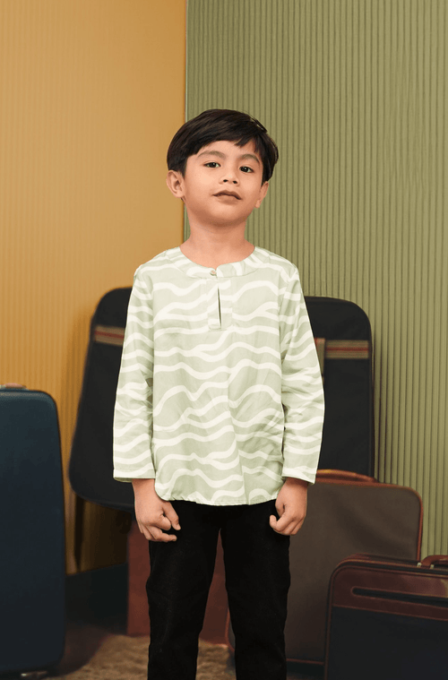 The Early Check-in Collection Boy Teluk Belanga in Meadow Print