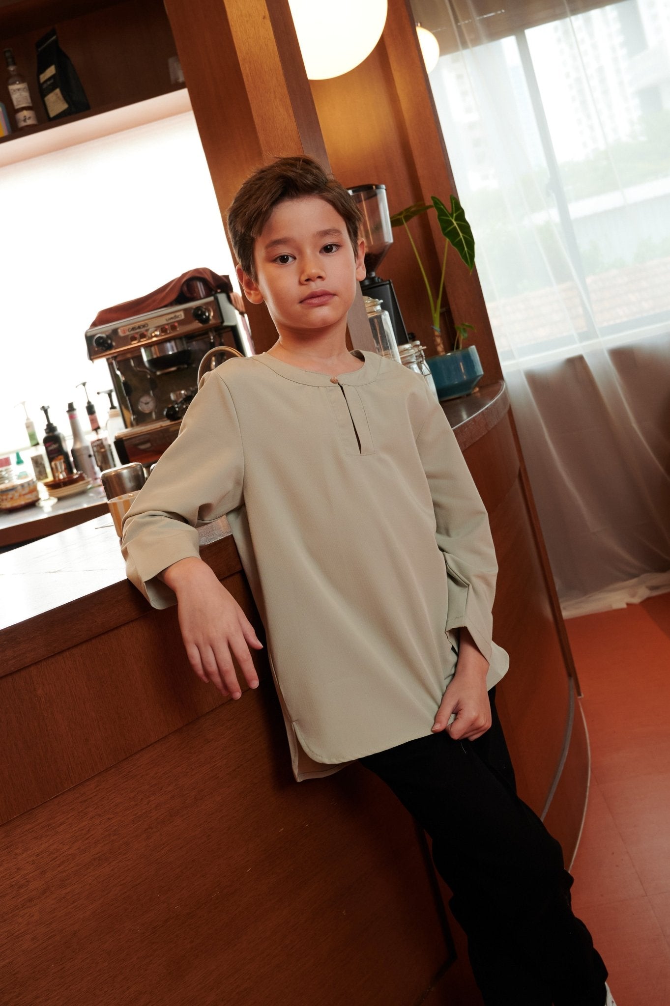 The Early Check - in Collection Boy Teluk Belanga in Mint Green - Umbi