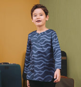 The Early Check - in Collection Boy Teluk Belanga in Ombak Print - Umbi