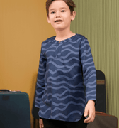 The Early Check - in Collection Boy Teluk Belanga in Ombak Print - Umbi