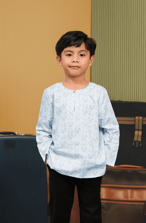 The Early Check-in Collection Boy Teluk Belanga in Snowflake Print