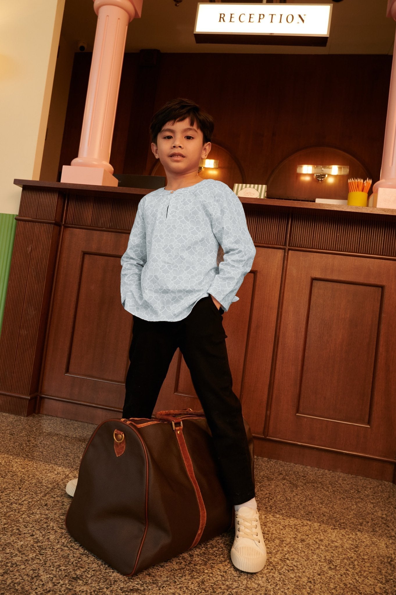 The Early Check - in Collection Boy Teluk Belanga in Snowflake Print - Umbi