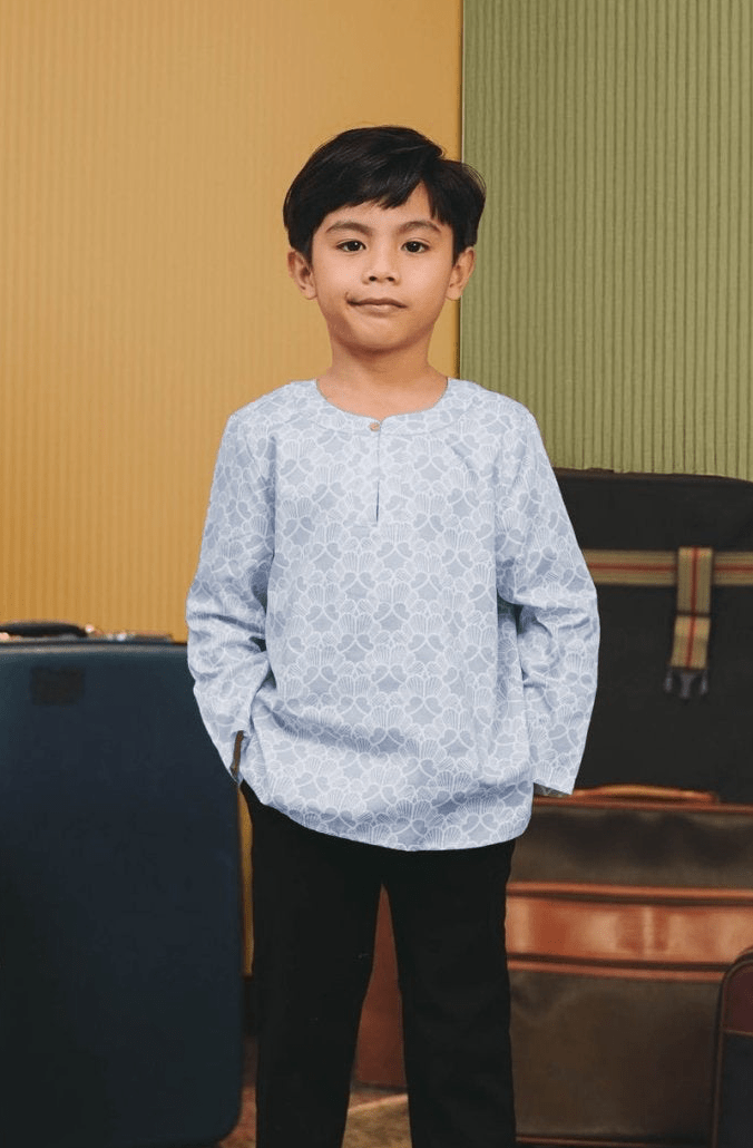 The Early Check - in Collection Boy Teluk Belanga in Snowflake Print - Umbi