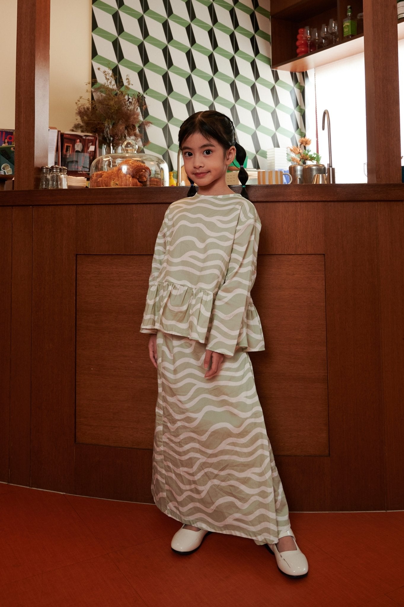 The Early Check - in Collection Girl Classic Skirt in Meadow Print - Umbi