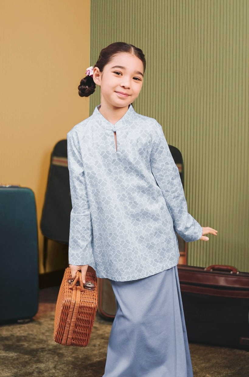 The Early Check-in Collection Girl Mandarin Collar Kurung Top in Snowflake Print