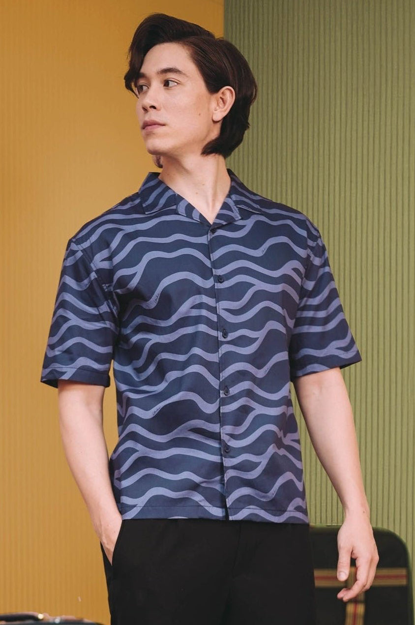 The Early Check - in Collection Men Hawaii Shirt in Ombak Print - Umbi