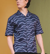 The Early Check - in Collection Men Hawaii Shirt in Ombak Print - Umbi