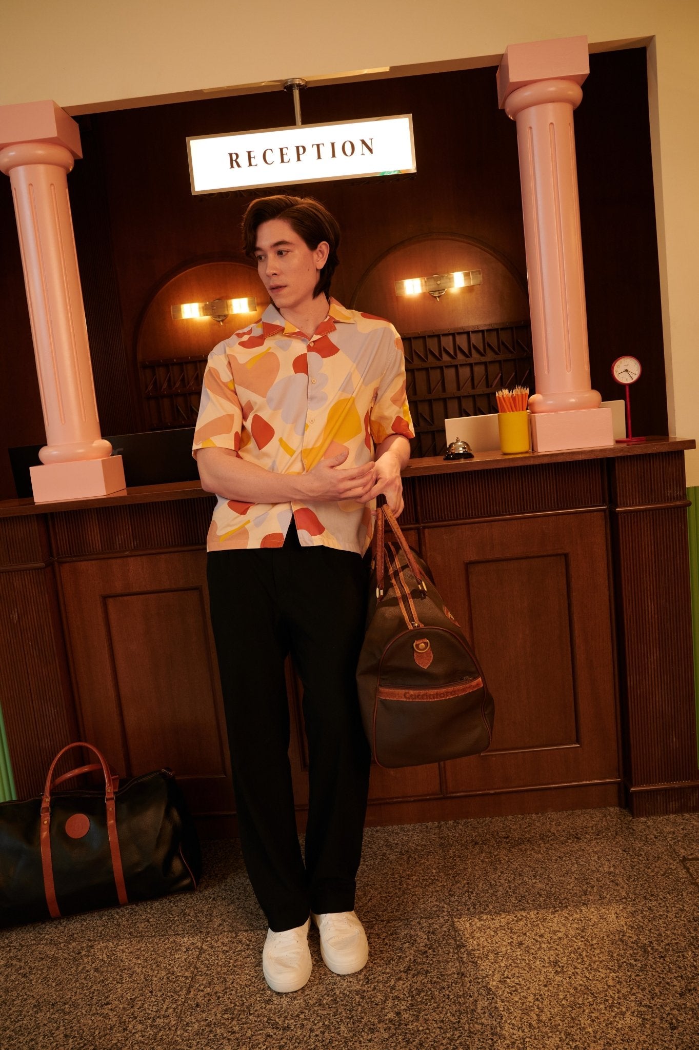 The Early Check - in Collection Men Hawaii Shirt in Playroom Print - Umbi