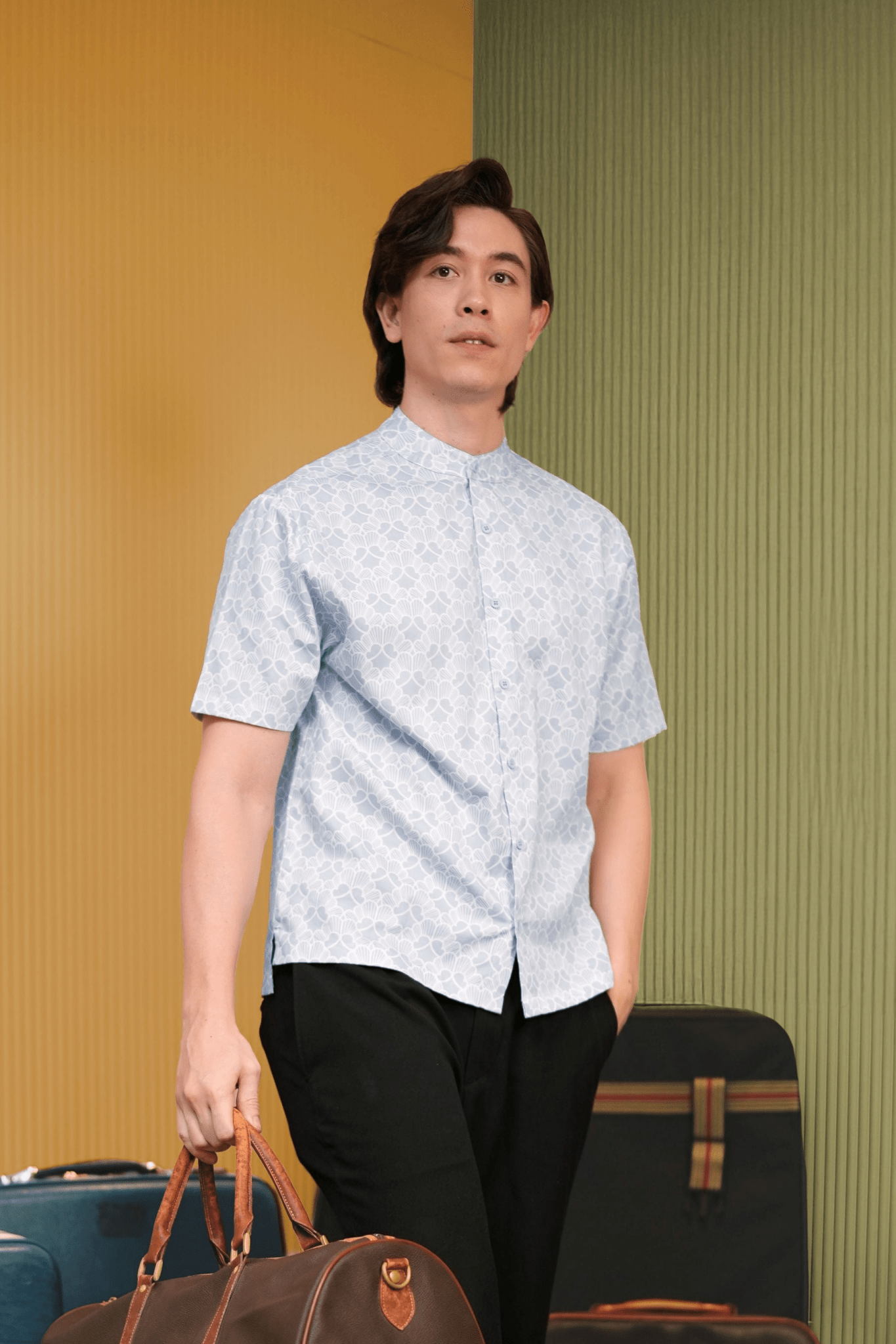 The Early Check - in Collection Men Mandarin Collar Short Sleeve Shirt in Snowflake Print - Umbi