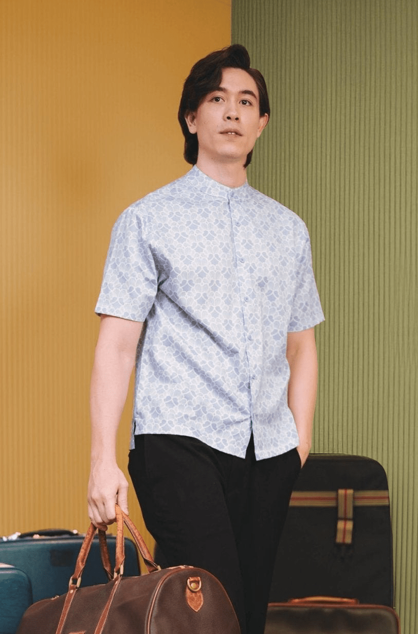 The Early Check - in Collection Men Mandarin Collar Short Sleeve Shirt in Snowflake Print - Umbi