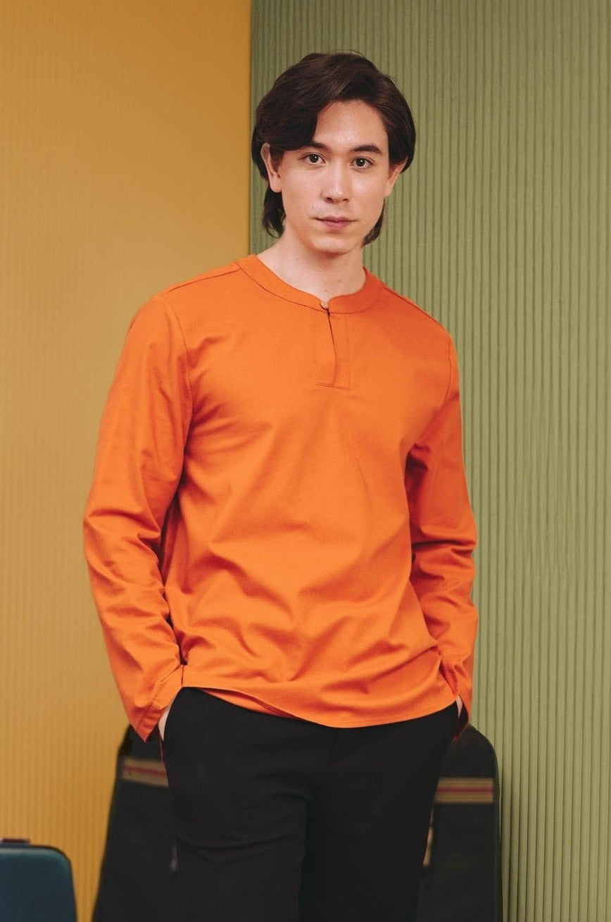 The Early Check - in Collection Men Teluk Belanga in Orange - Umbi