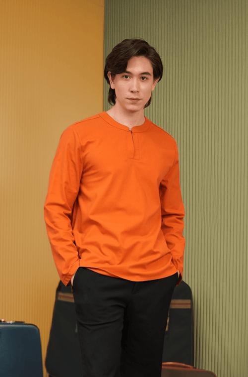 The Early Check-in Collection Men Teluk Belanga in Orange