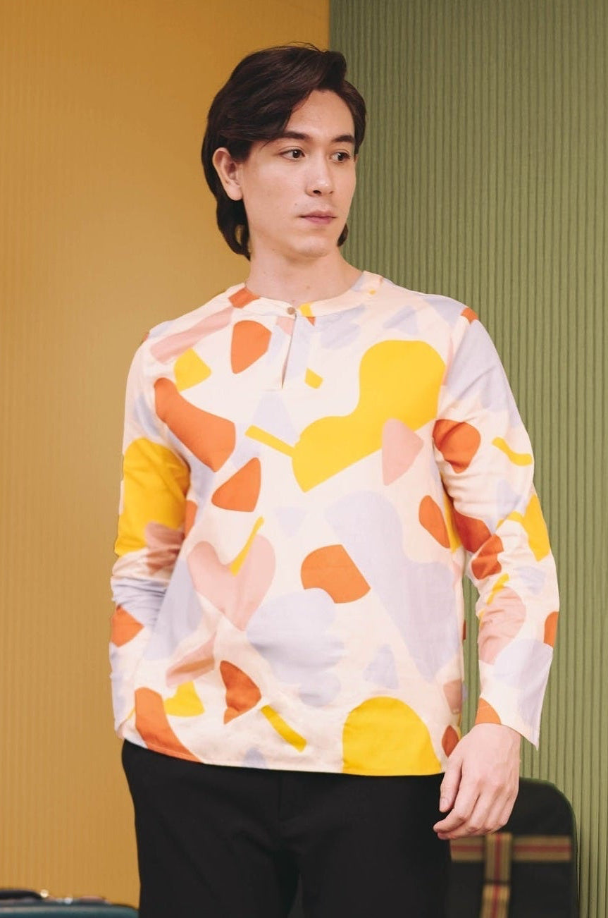 The Early Check - in Collection Men Teluk Belanga in Playroom Print - Umbi