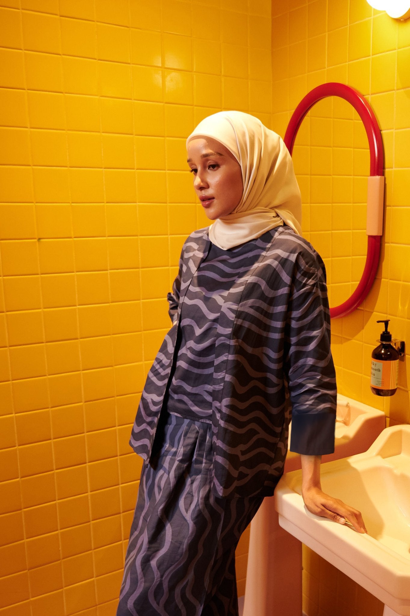 The Early Check - in Collection Women 2 - IN - 1 Kebaya Top in Ombak Print - Umbi