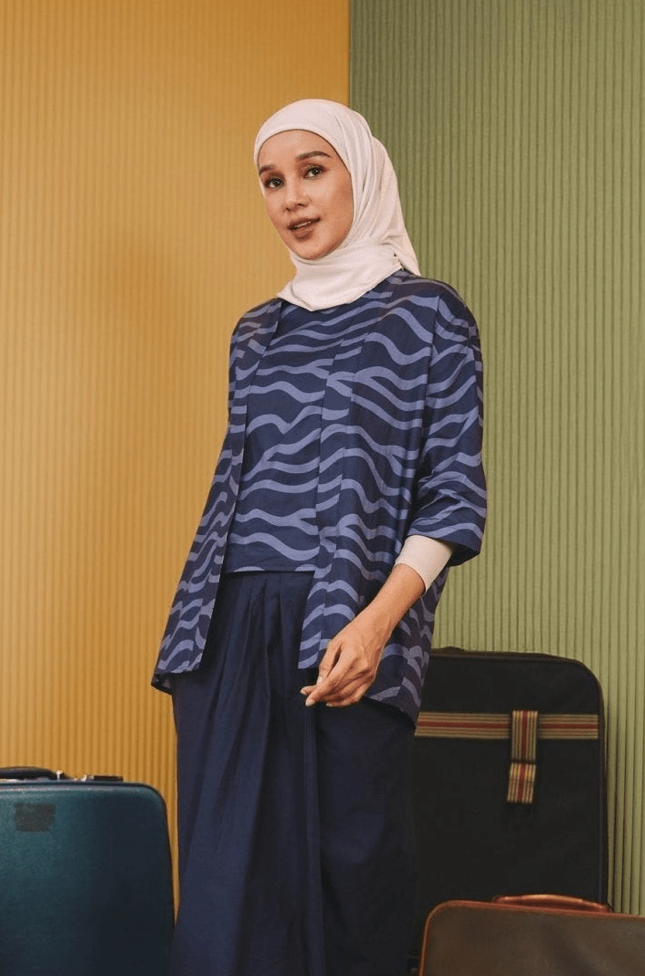 The Early Check - in Collection Women 2 - IN - 1 Kebaya Top in Ombak Print - Umbi