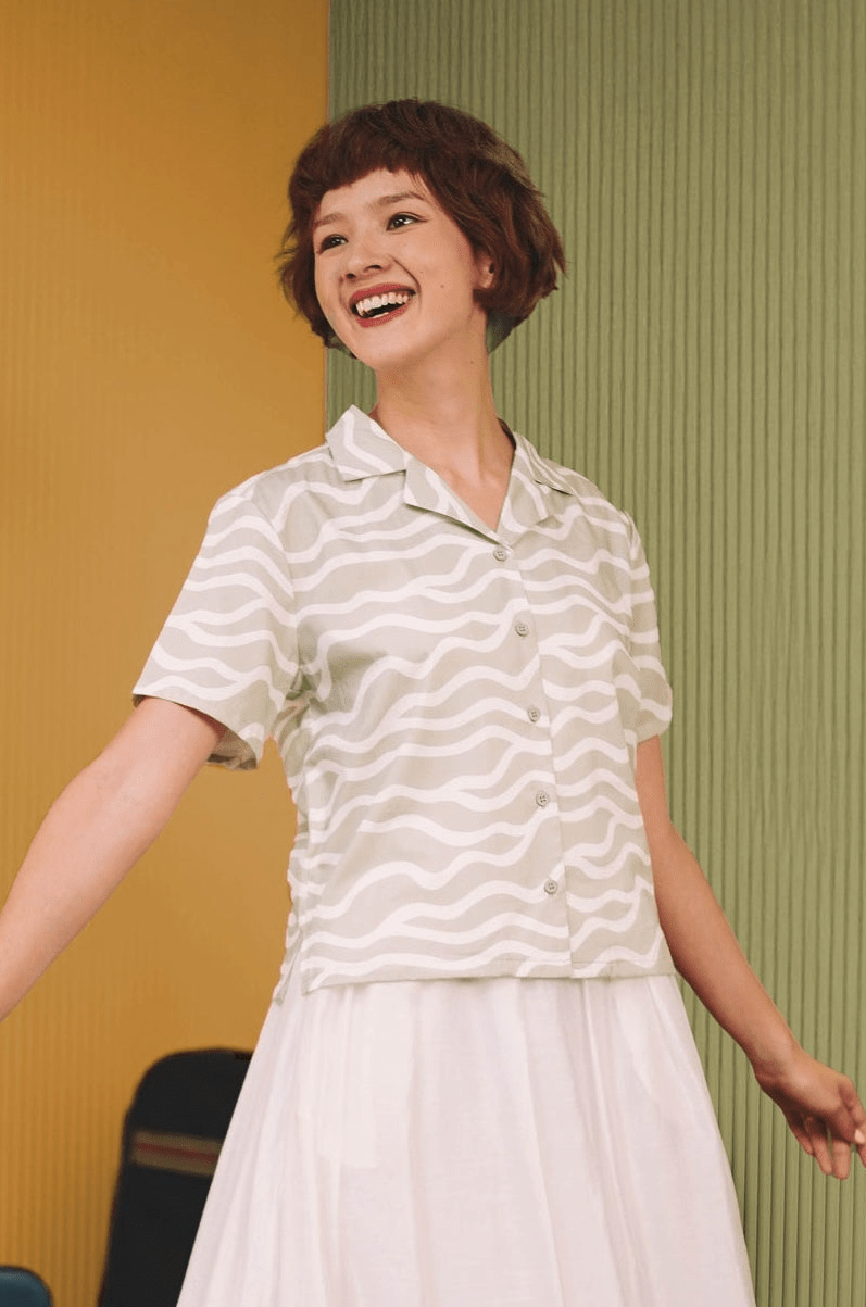 The Early Check - in Collection Women Casual Top in Meadow Print - Umbi