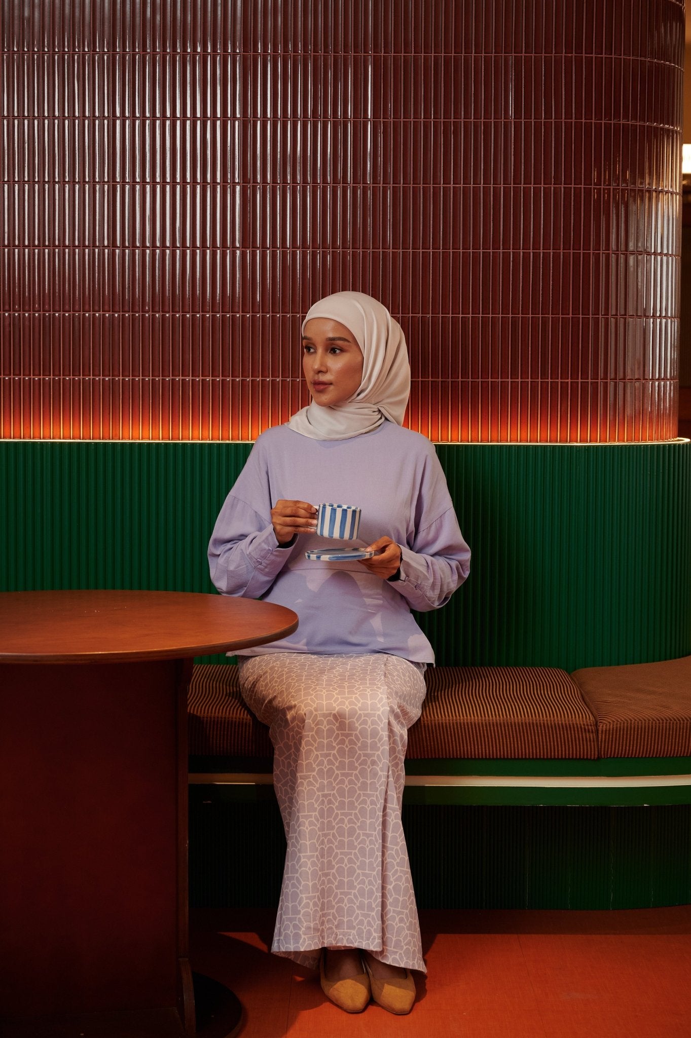 The Early Check - in Collection Women Classic Skirt in Ballroom Print - Umbi