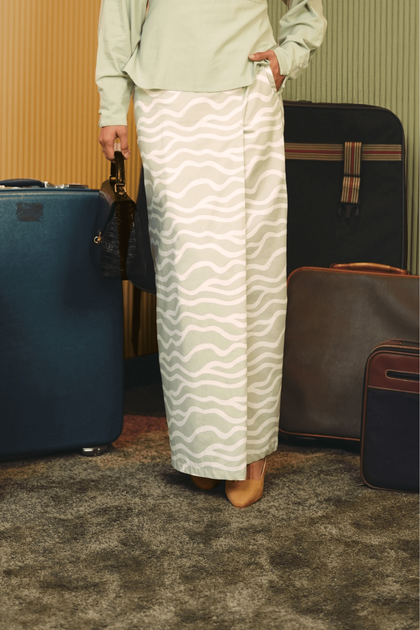 The Early Check - in Collection Women Classic Skirt in Meadow Print - Umbi