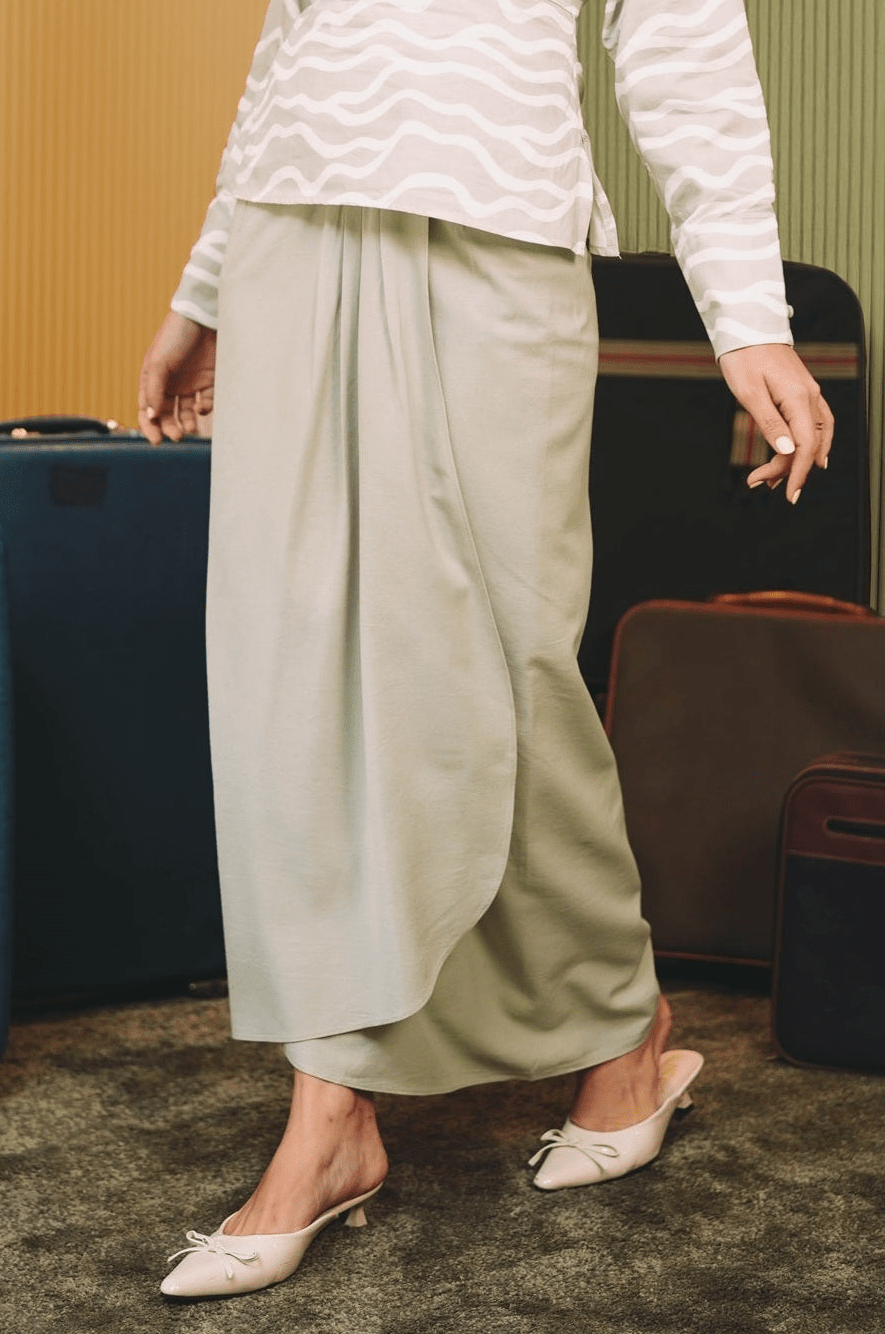 The Early Check - in Collection Women Instant Wrap Skirt in Mint Green - Umbi