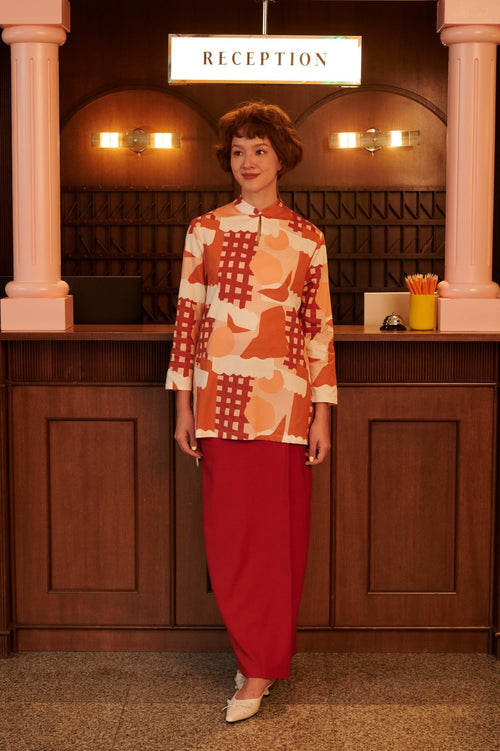 The Early Check-in Collection Women Mandarin Collar Kurung Top in Cranberry Print