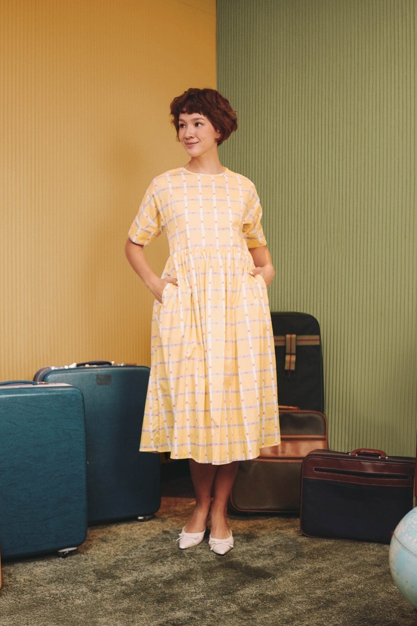 The Early Check - in Collection Women Short Sleeve Midi Flare Dress in Honeycomb Print - Umbi