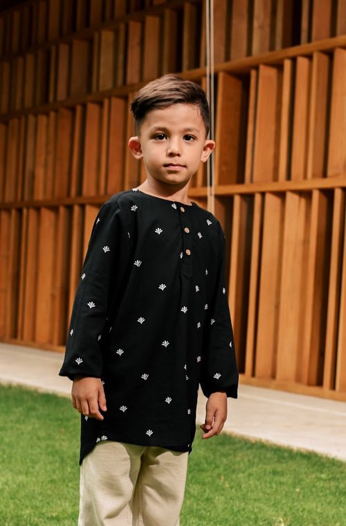 The Embun Collection Boy Kurta in Black Pelita Print