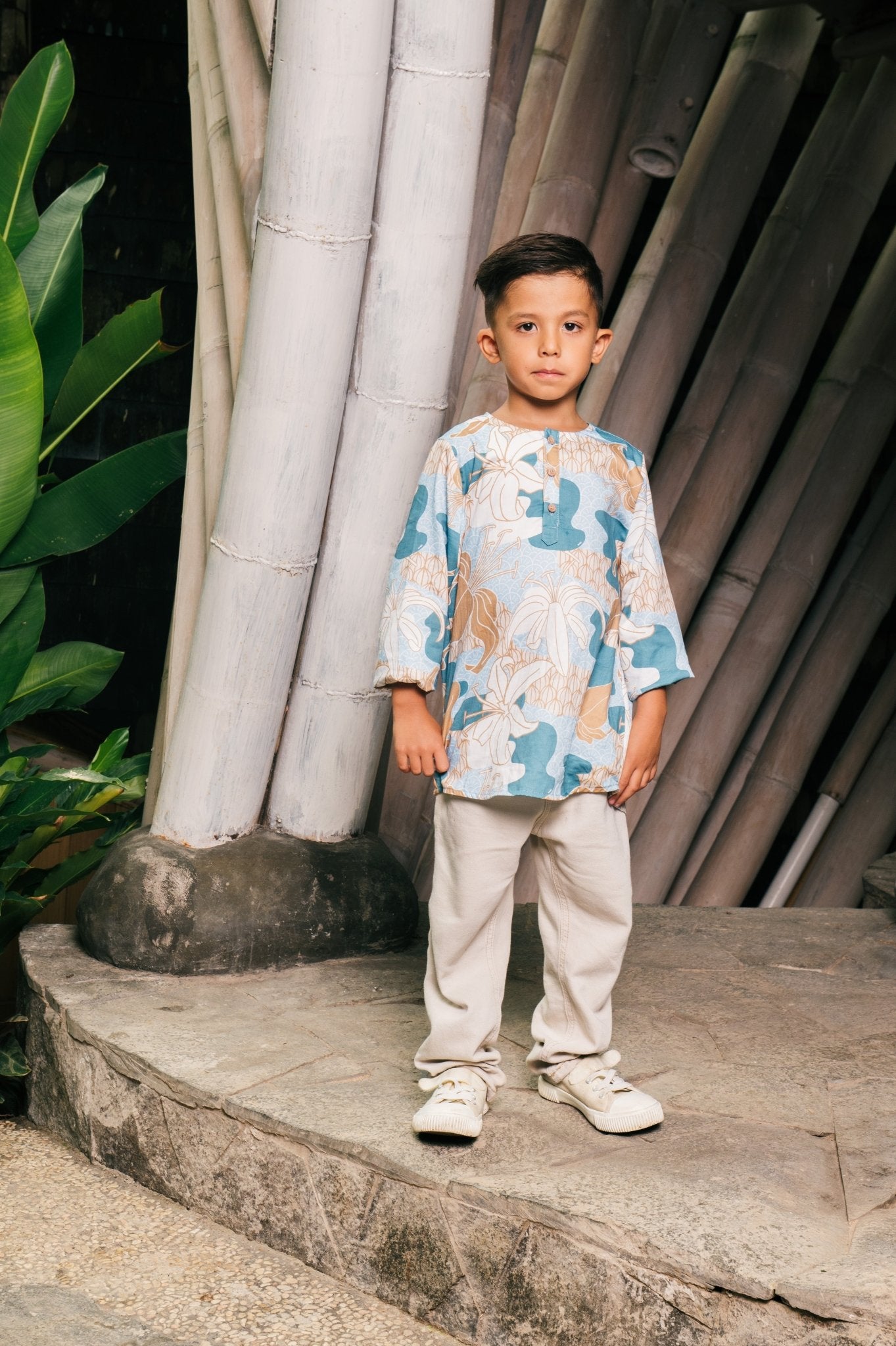 The Embun Collection Boy Kurta in Blue & Olive Banjaran Print - Umbi
