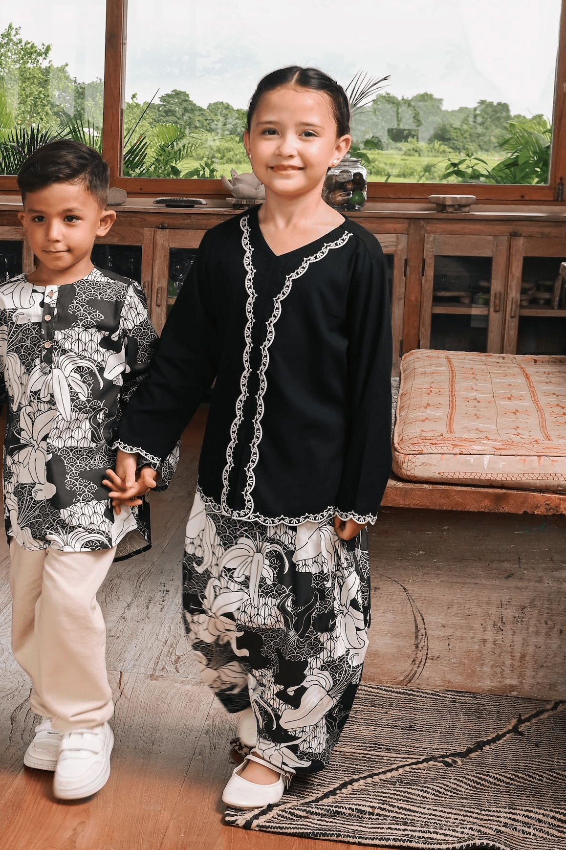 The Embun Collection Girl Instant Pareo Skirt in Black & White Banjaran Print - Umbi