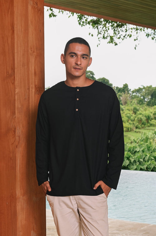 The Embun Collection Men Kurta in Black