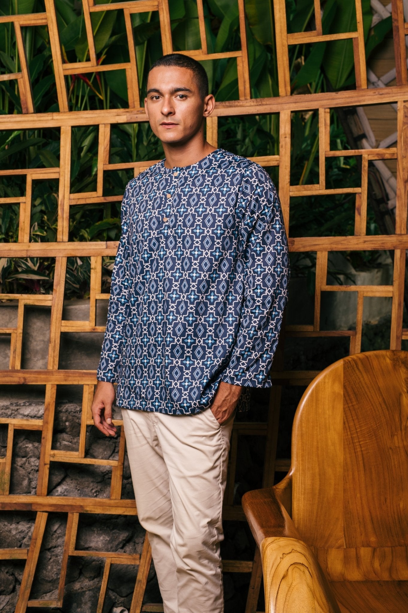 The Embun Collection Men Kurta in Blue Gemilang Print - Umbi