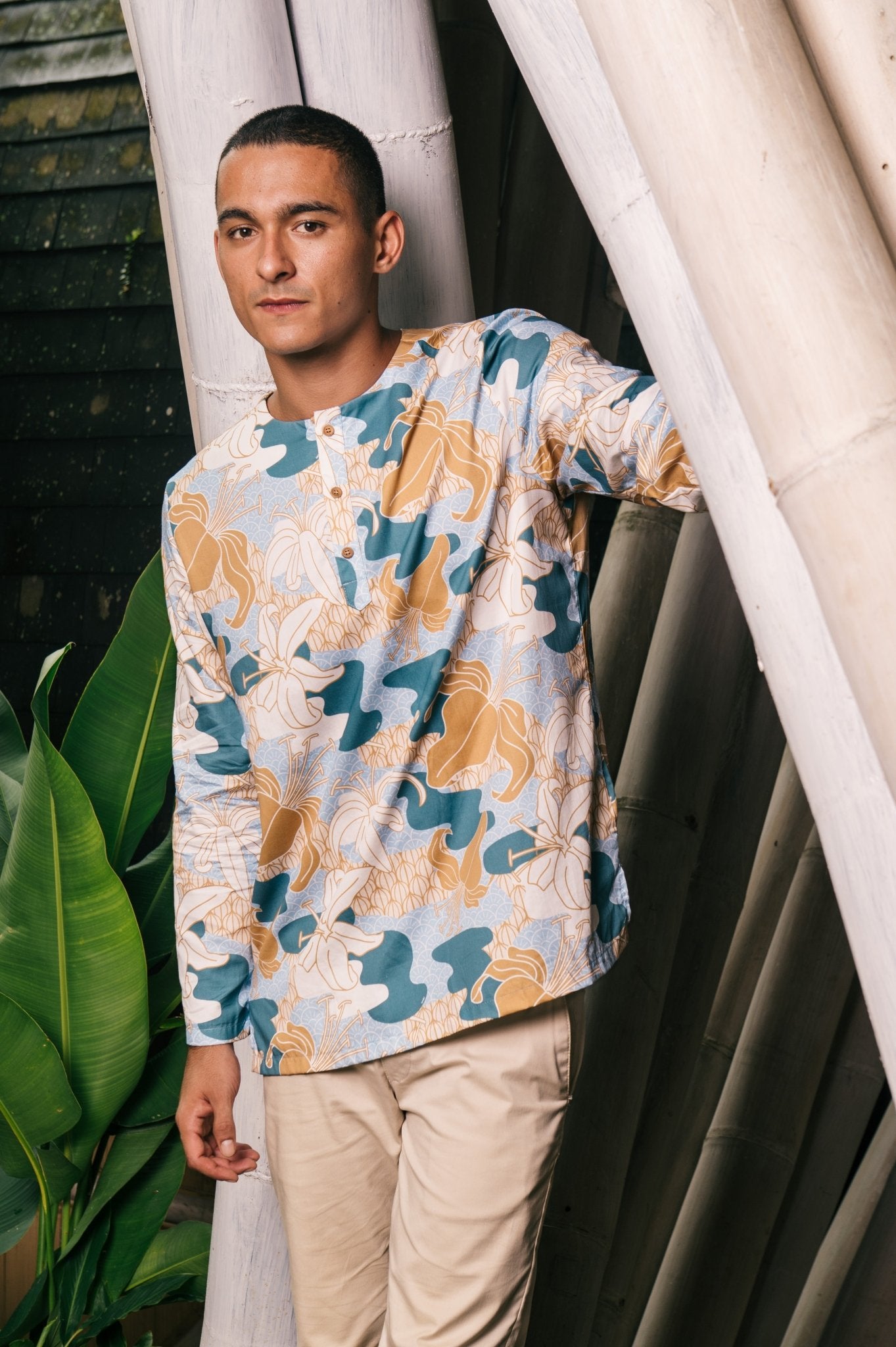 The Embun Collection Men Kurta in Blue & Olive Banjaran Print - Umbi