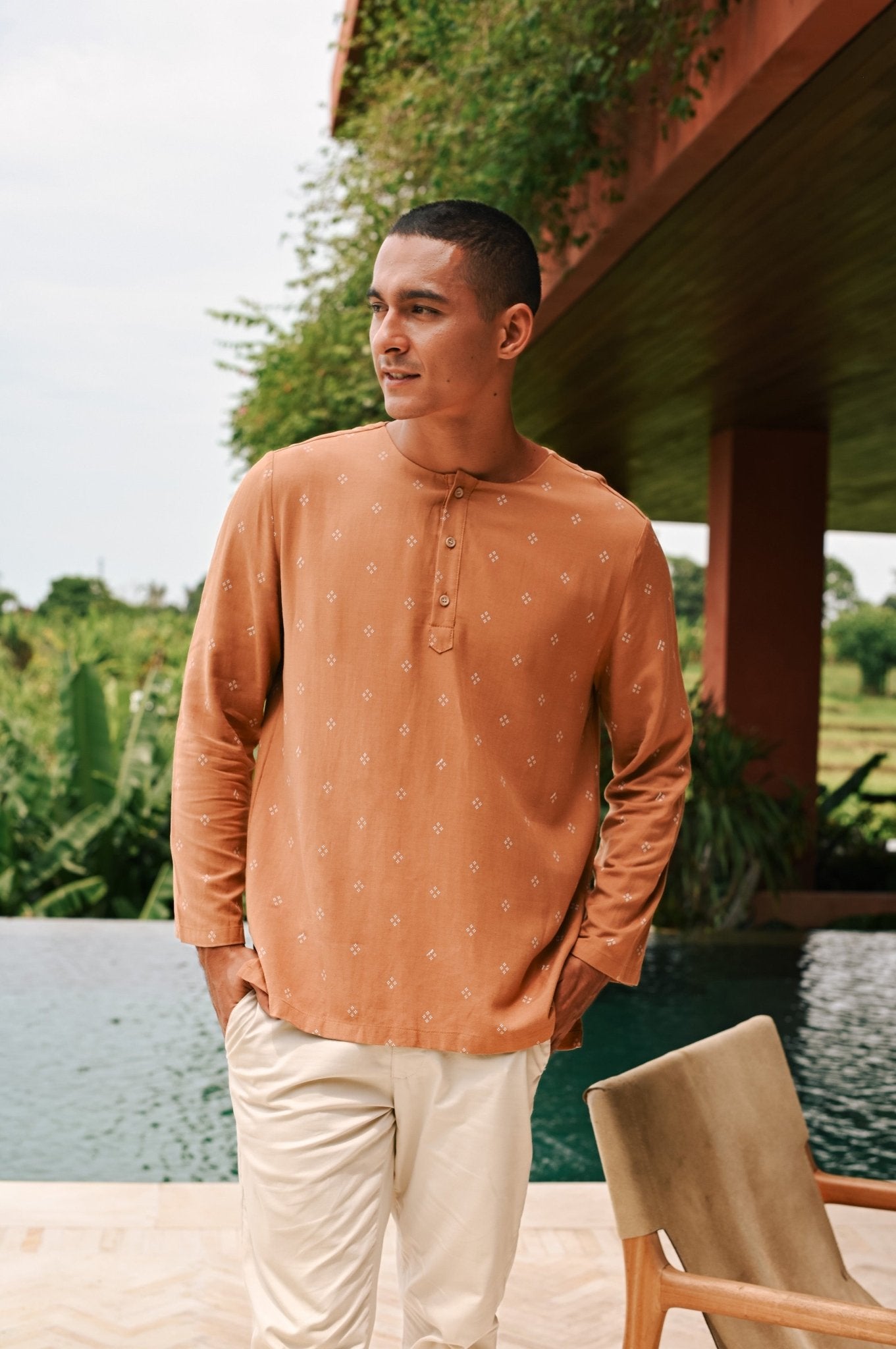 The Embun Collection Men Kurta in Brown Diamond Print - Umbi