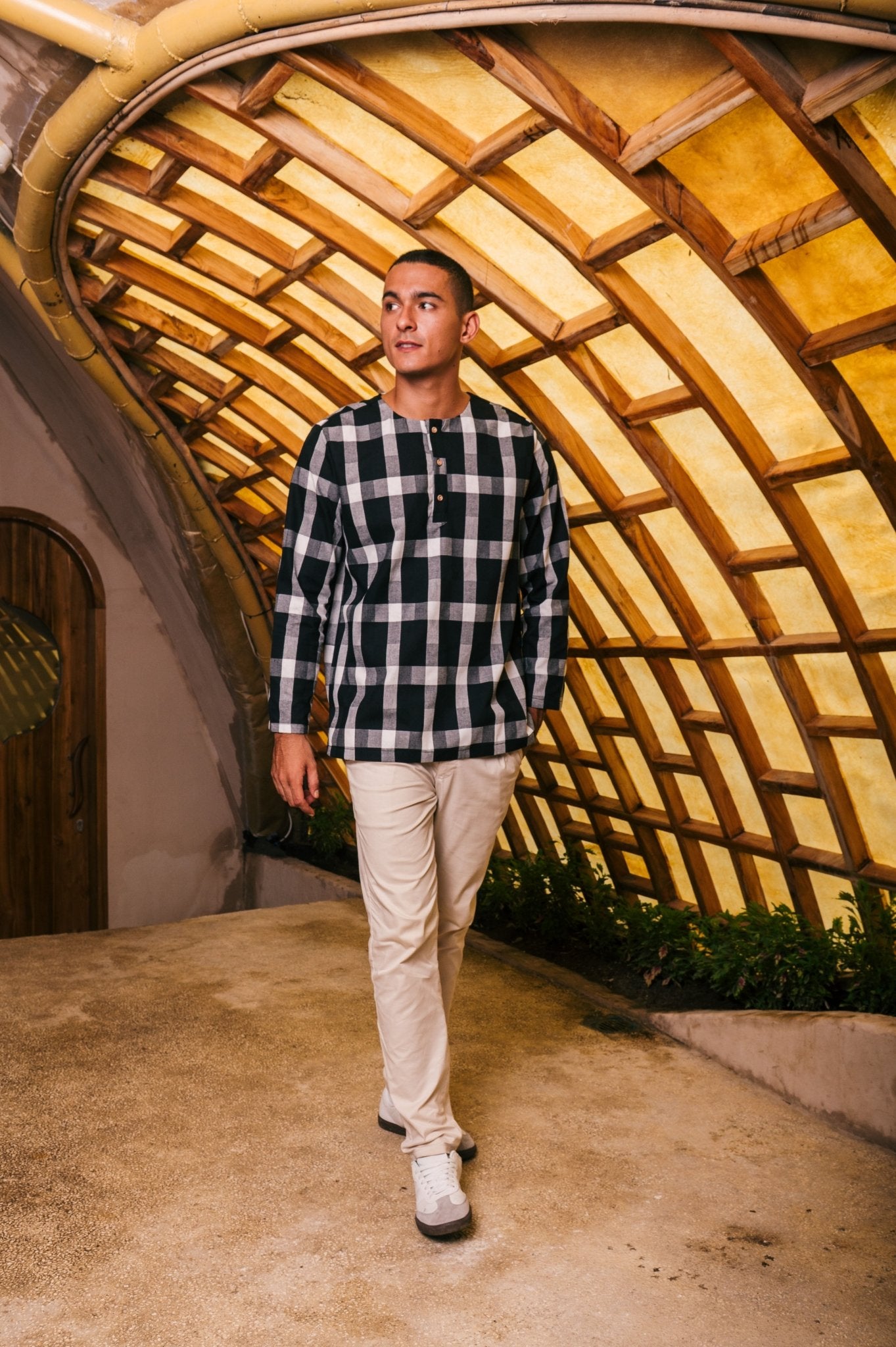 The Embun Collection Men Kurta in Checked Black - Umbi