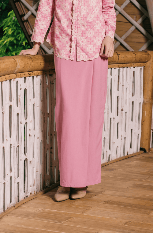 The Embun Collection Women Classic Skirt in Lavender Pink